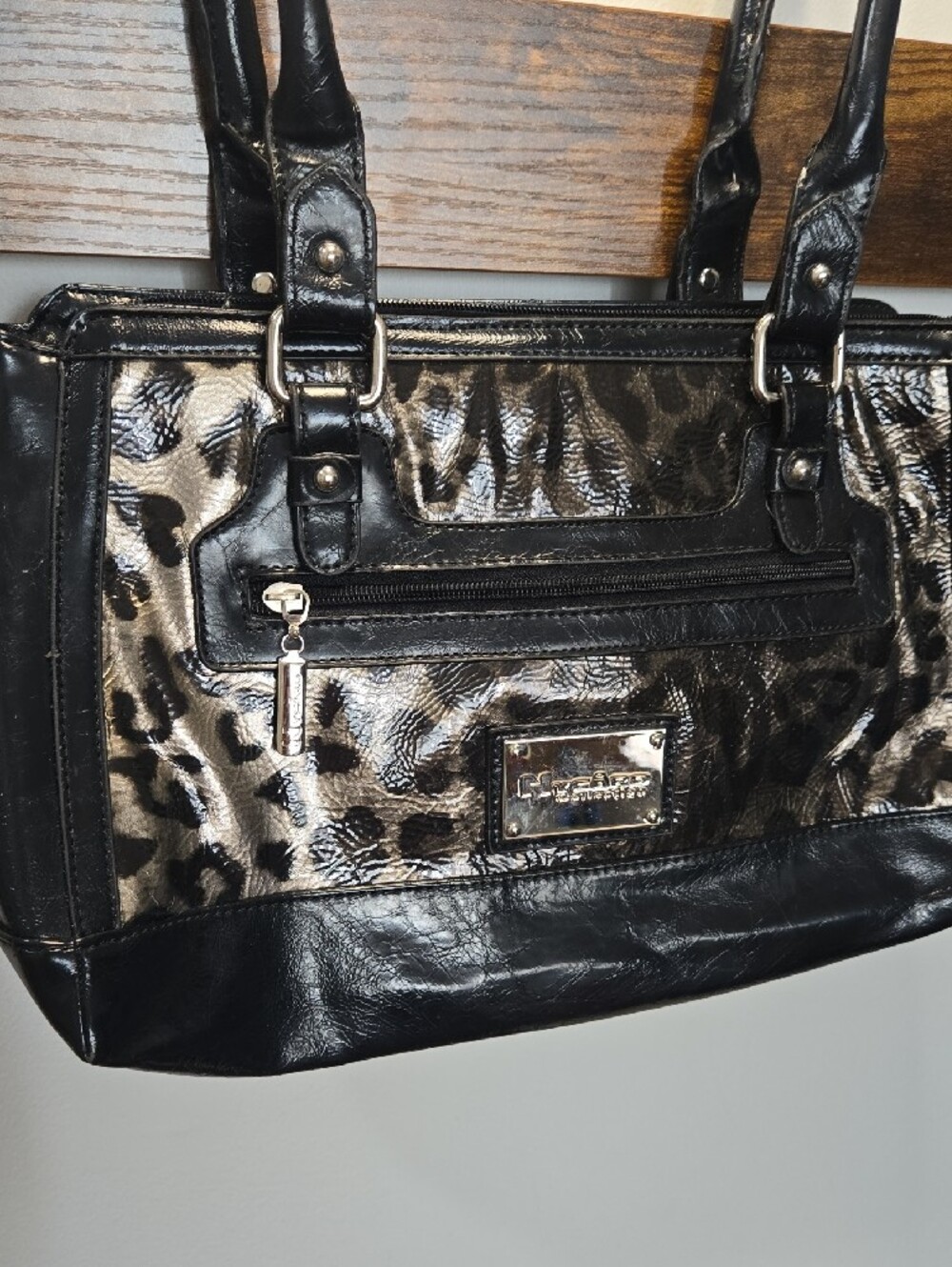 Black Leopard-Print Patent Shoulder Bag - Picture 2 of 4